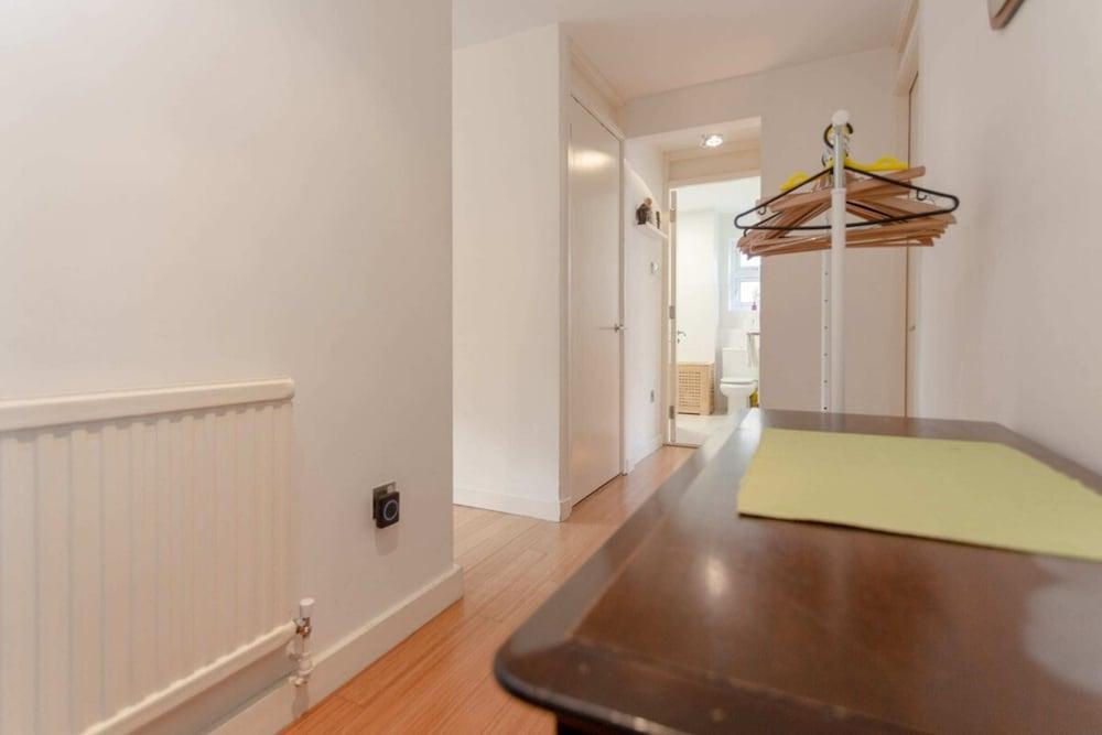 Well Located 2 Bedroom 1 Bath in Elephant & Castle 1