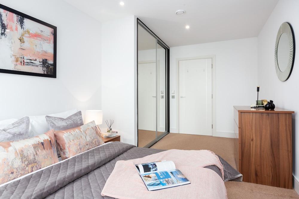 One Bedroom Apartment in Aldgate 1