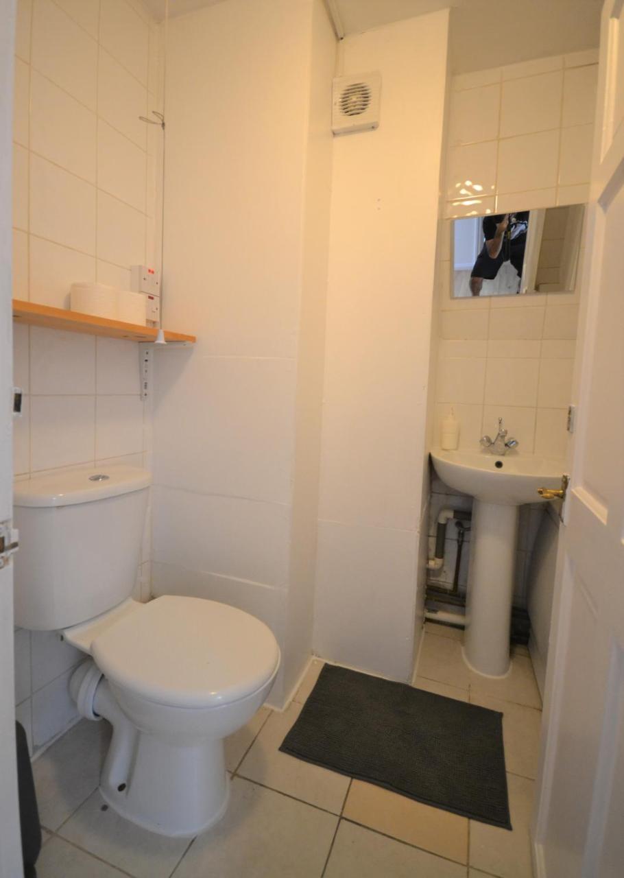 Stylish Double Bedroom in Bricklane F3i 1