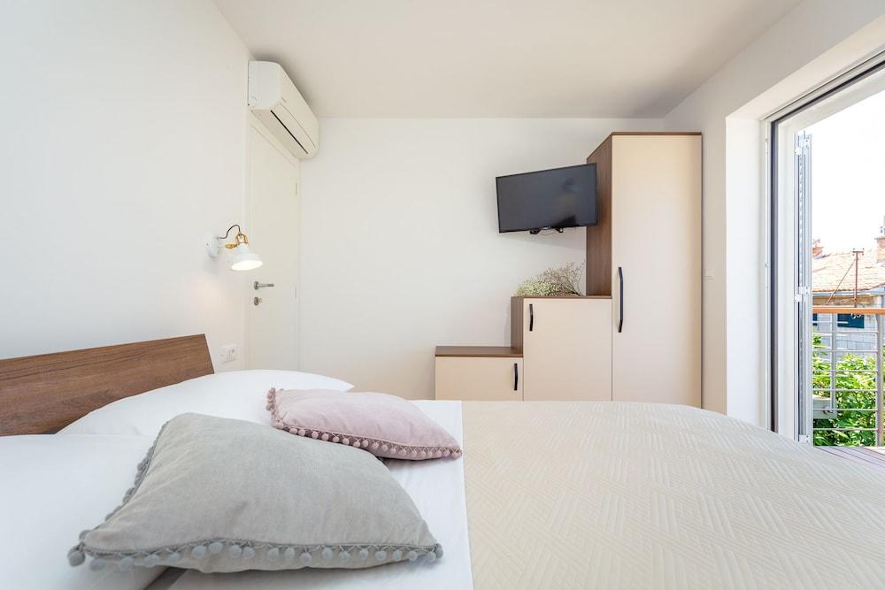 Hedera Estate, Hedera A54 2