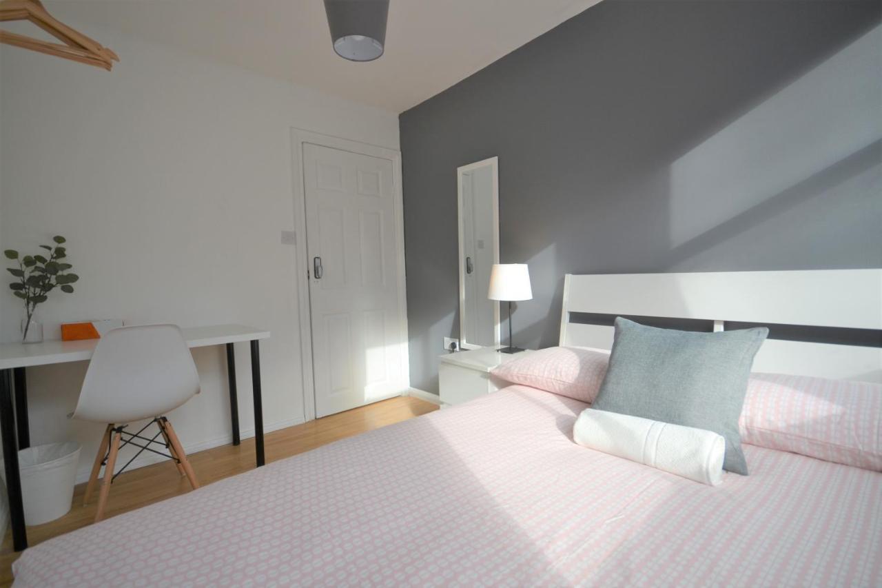 Lovely Double Bedroom in Brick Lane F2i 2