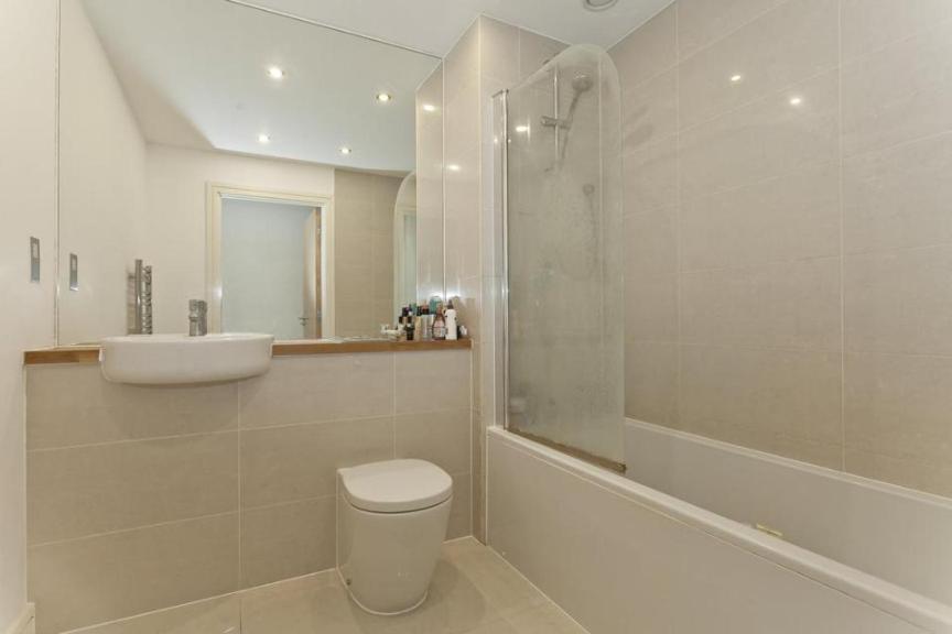 Canal View Room Near Canary Wharf 1