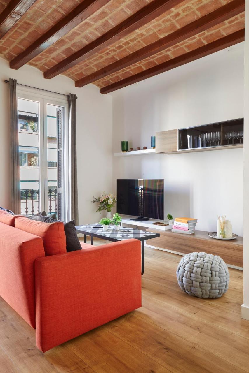 Light Flooded 3-Bedroom Apartment in Eixample 2