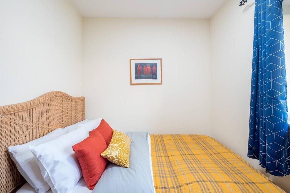 Cozy 2 Bed Room Flat, Walking Distance From Excel 2