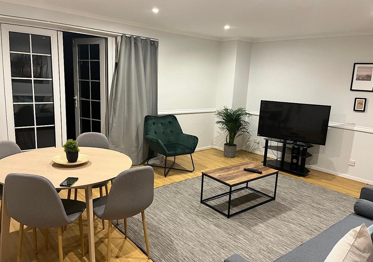 Lovely 2 Bedroom Apartment with Parking Space