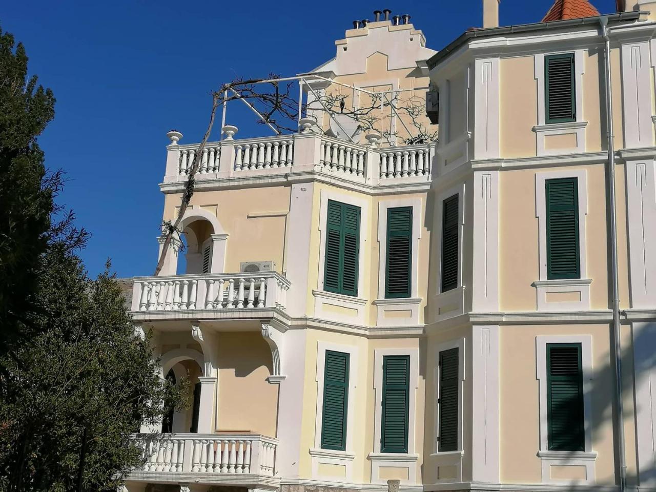 Two-Bedrooms Apartment with Balcony And Sea View,Near Old Town 1