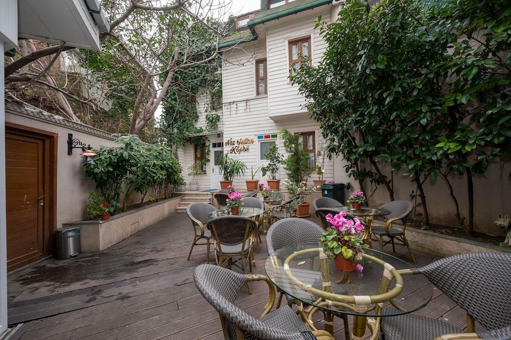 Villa Paradiso Hotel 1