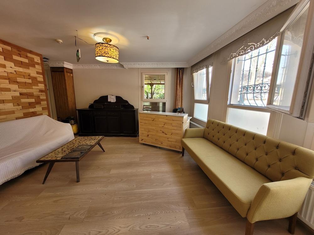 Masif House (Adults only) 1