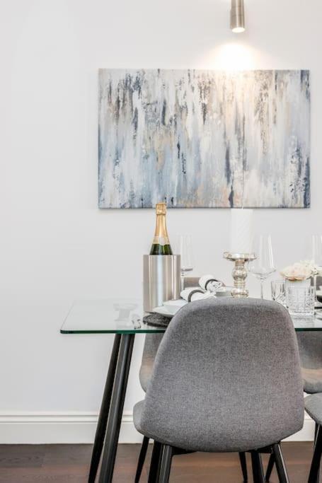 Sir Hans Residence Opposite Harrods with AC 1