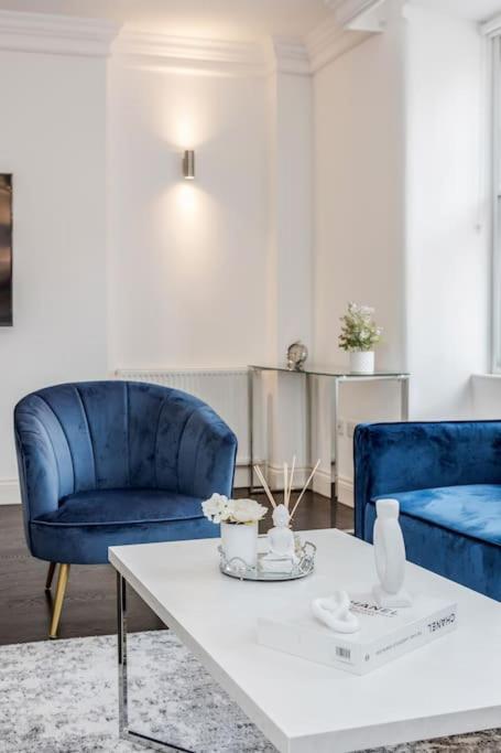 Sir Hans Residence Opposite Harrods with AC 2