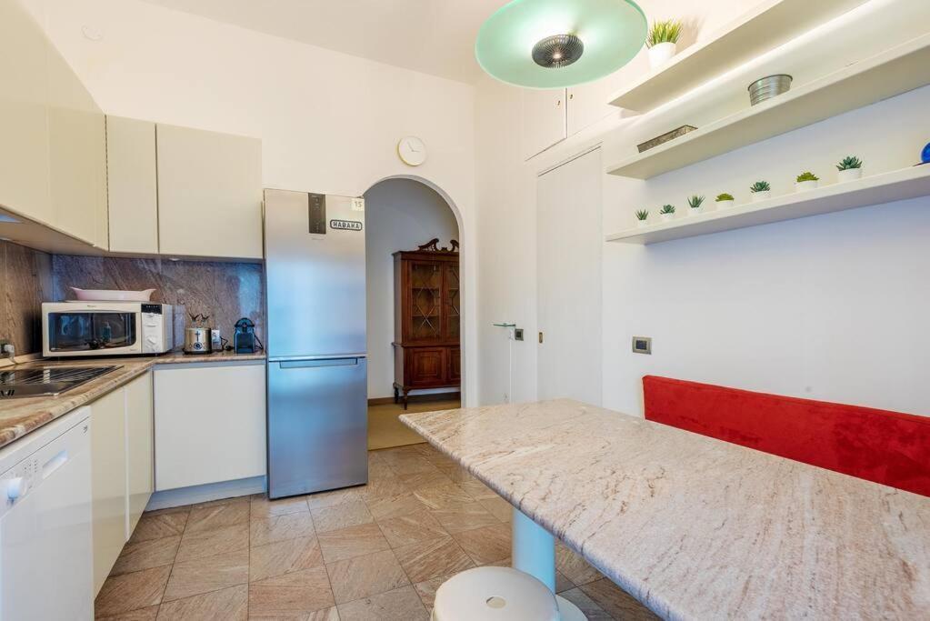 Luminosa E Spaziosa Dimora Nel Centro di Milano 2