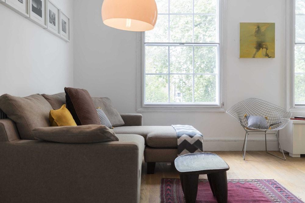 Joivy Smart 3 Bed Flat in Islington, Close To Angel Tube