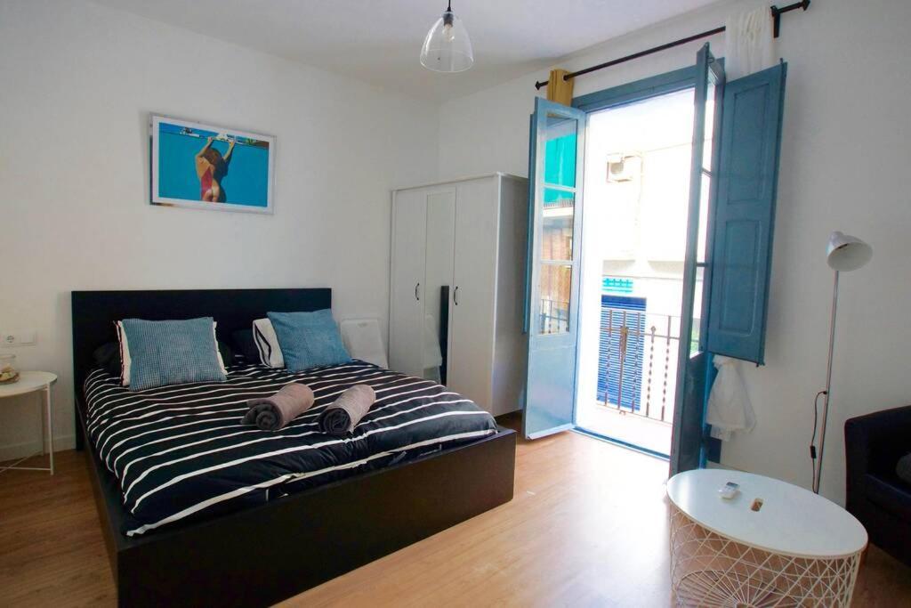 Lovely Flat Fira Mwc 1