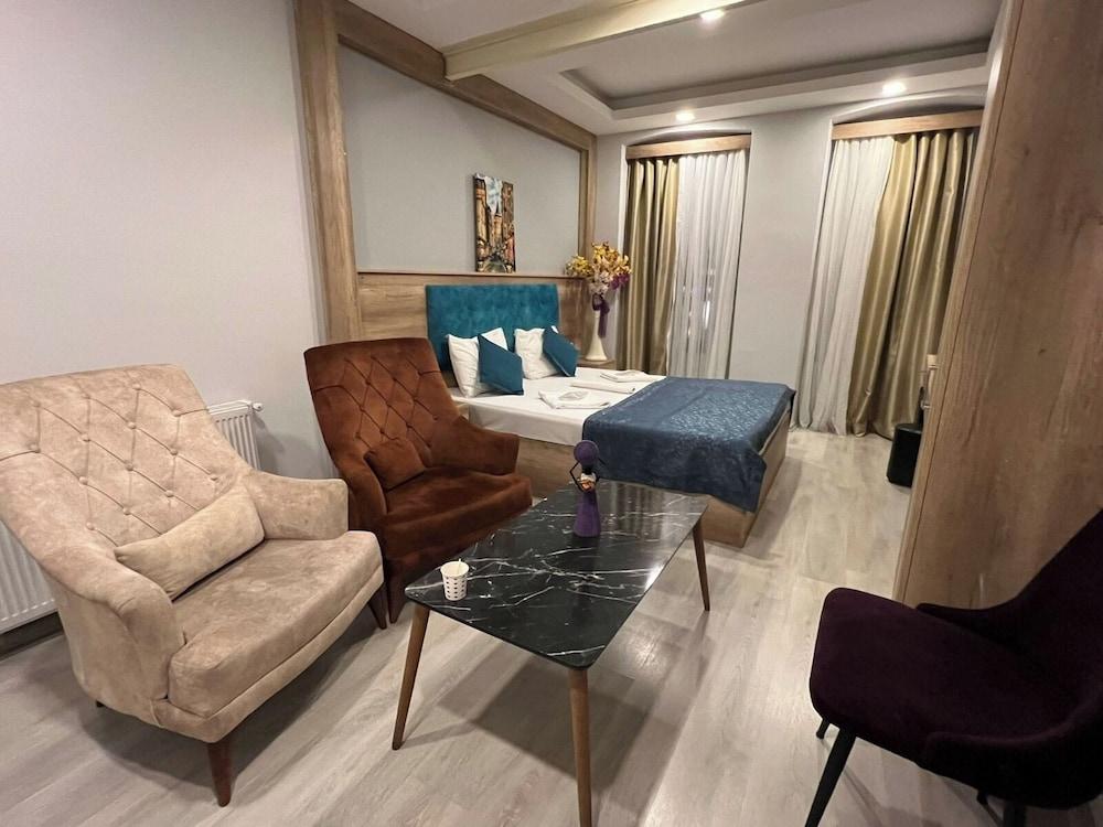 Destinia Pera Suites 2