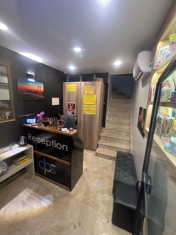 Destinia Pera Suites 1