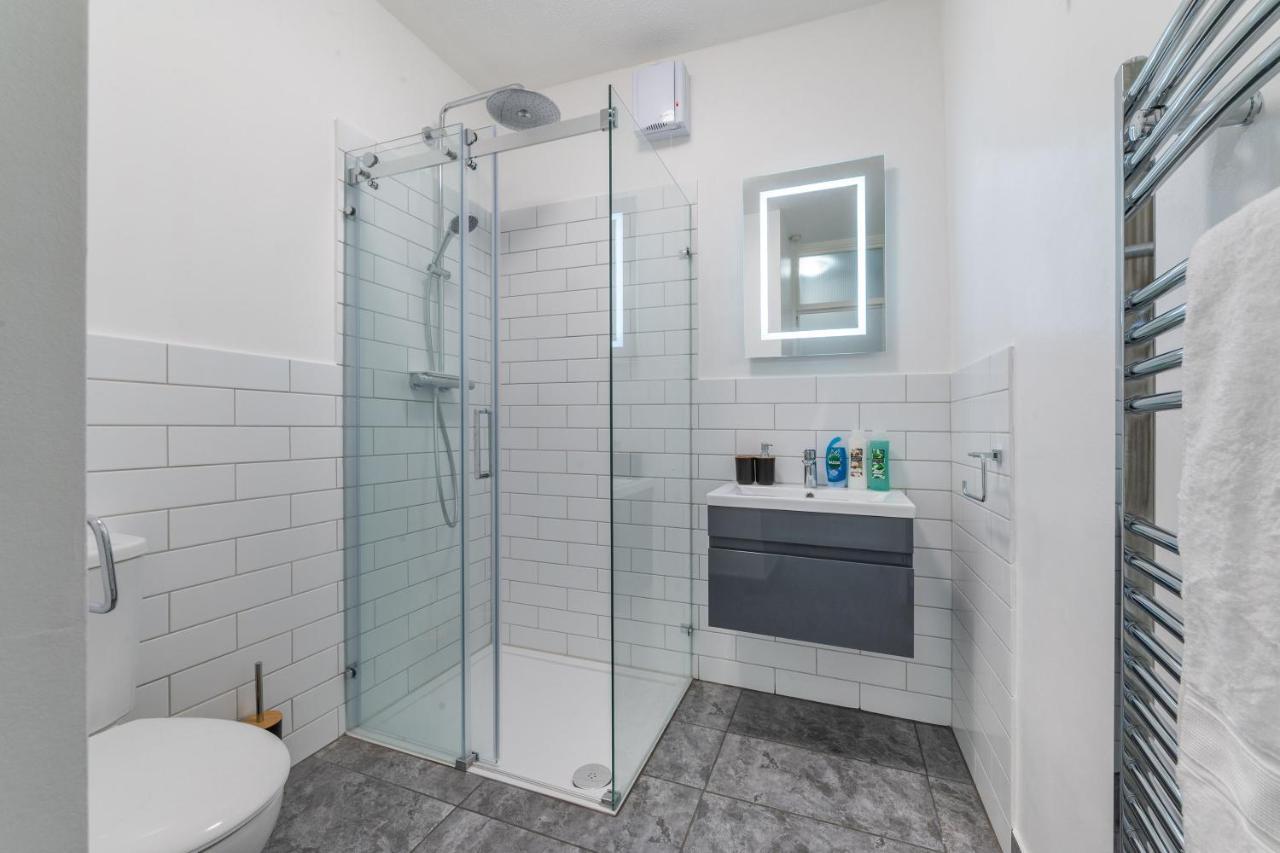 Lovely 1 Bedroom Apartment in Waterloo 1