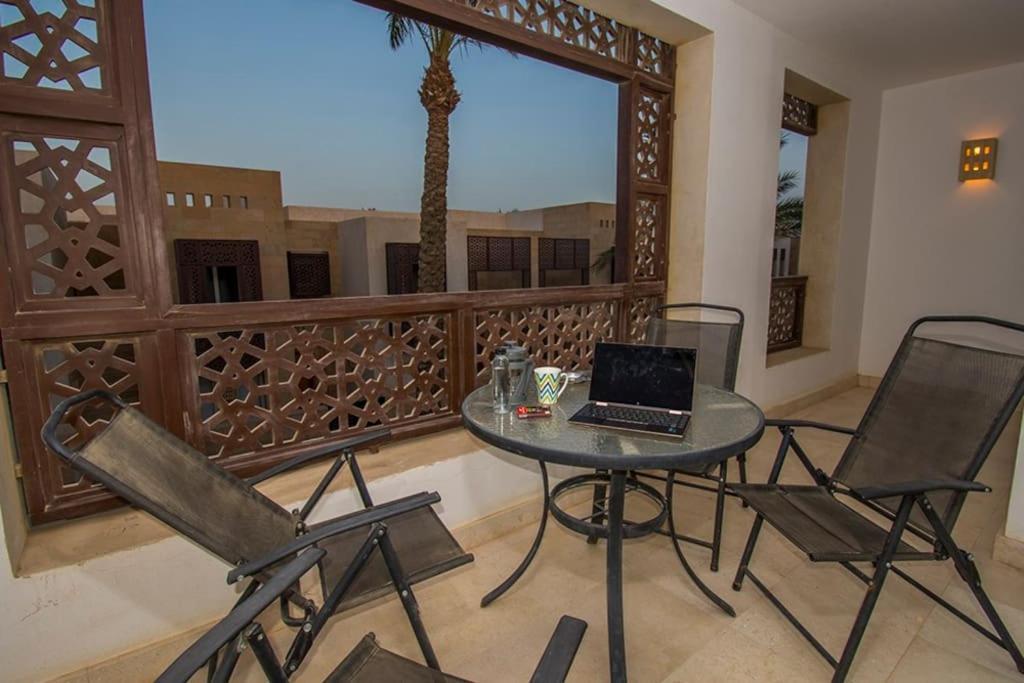 Nayah Stays, Beautiful 3-Bedroom Vacation Home with Lovely Pool