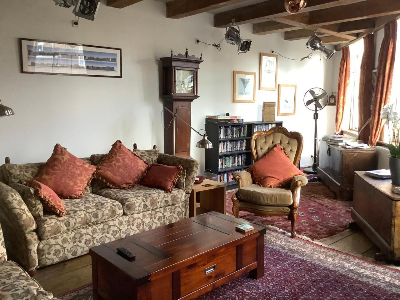 Former Rembrandt Workshop Two Bedroom B&B 1