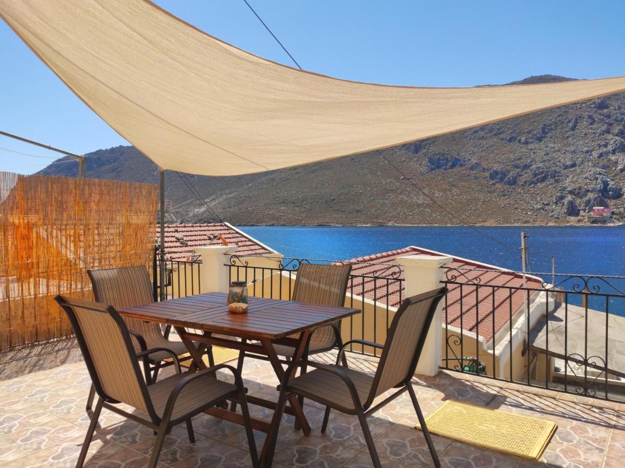 Gompos Apartment - Cozy Apartment Next To the Sea - Amazing Sea View 1