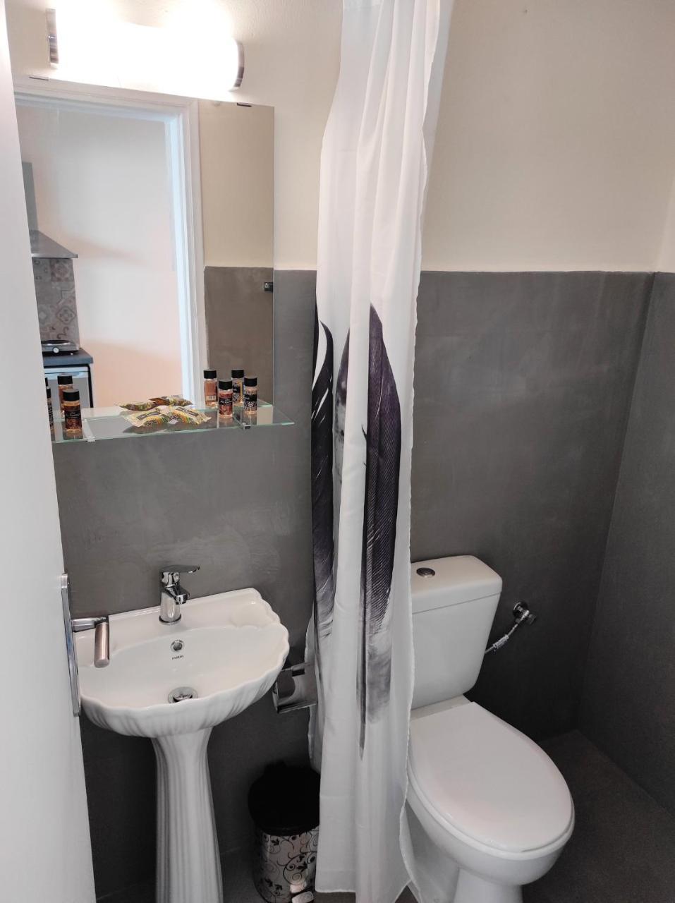 Budget Studio 1 - Sea View - Renovated February 2021