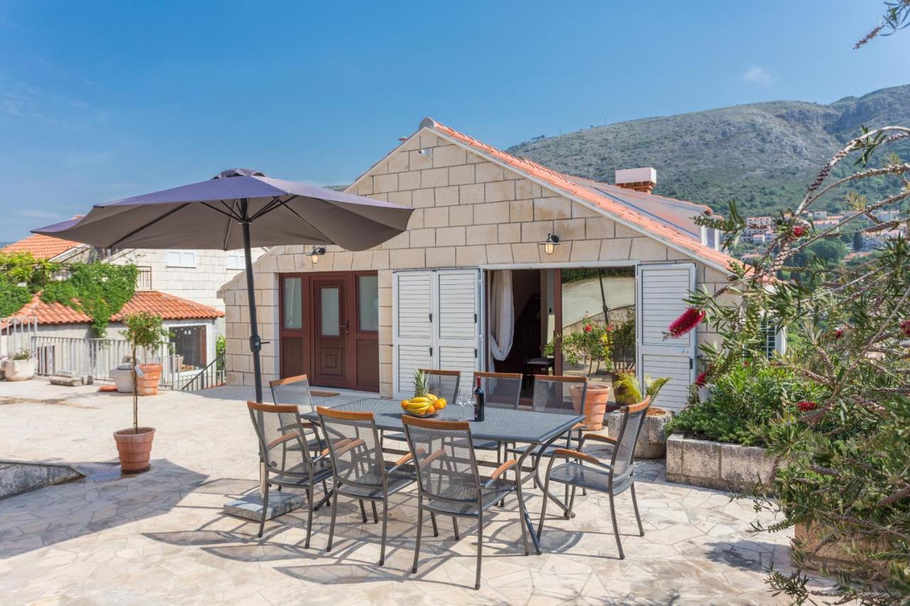 Three Bedroom Spacious Apartment Petrunjela