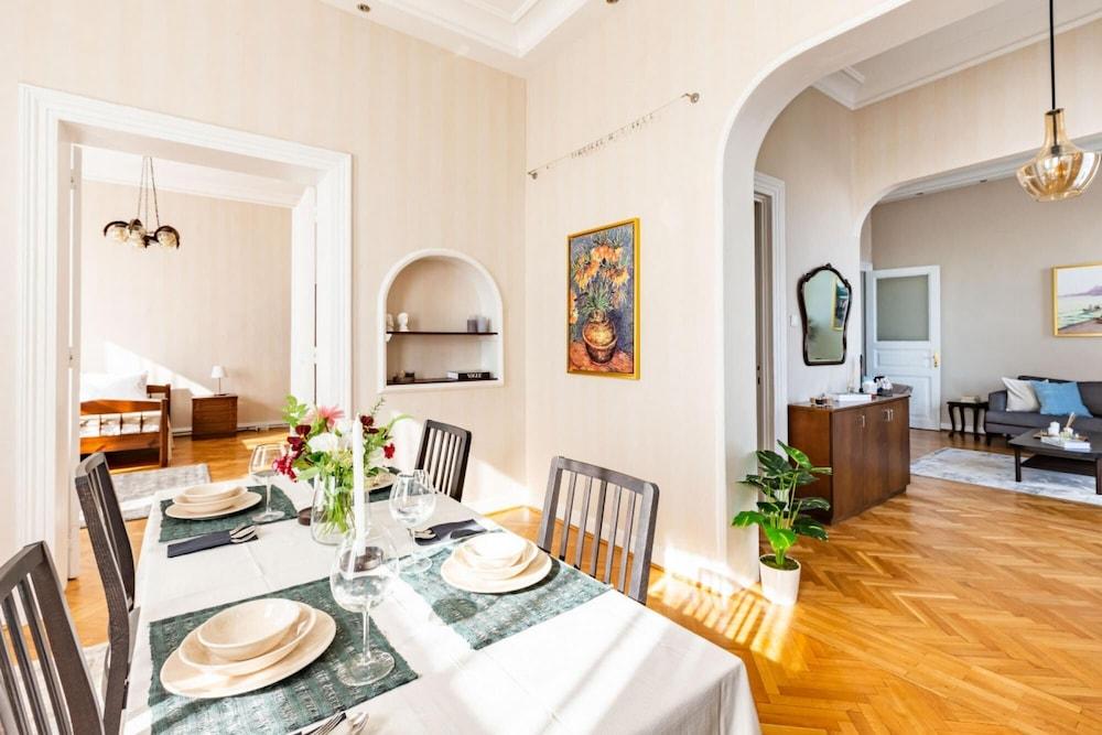 Missafir Historical Flat with Sea View in Beyoglu 1