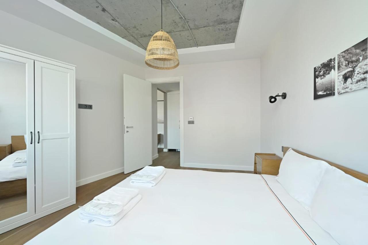 Bright Modern 1bd Cool New Scenic Balcony! #185 1