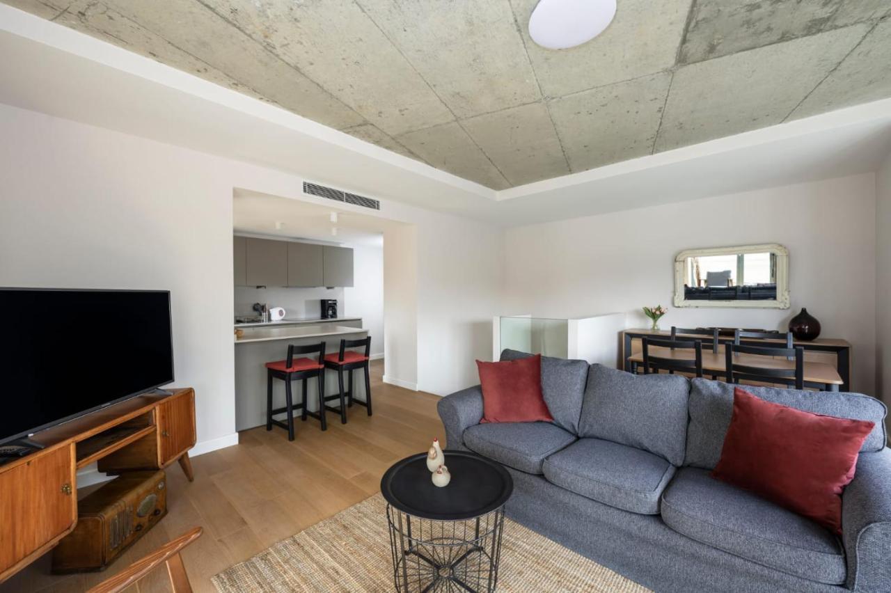 Beautiful Airy Duplex 2bd25bath Central Gem #172 1