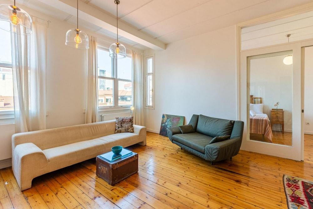 Eclectic Home Near Galata Tower in Beyoglu 2