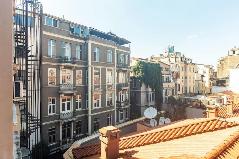 Eclectic Home Near Galata Tower in Beyoglu