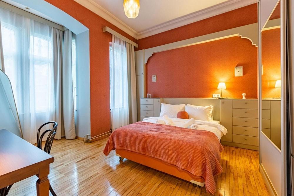 Missafir Flat in Beyoglu with Bosphorus View 2