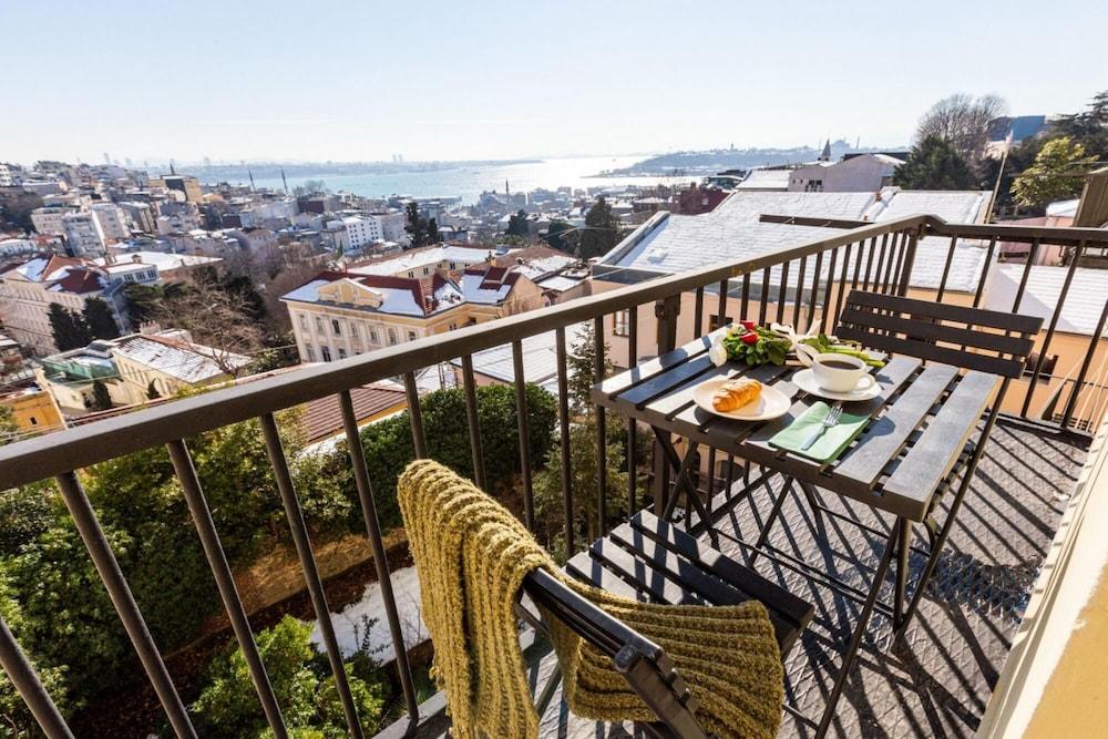 Missafir Flat in Beyoglu with Bosphorus View 1