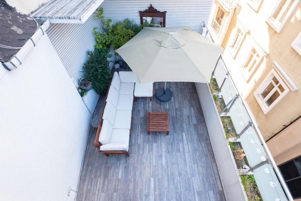 Missafir Flat with Terrace Near Istiklal Street 1