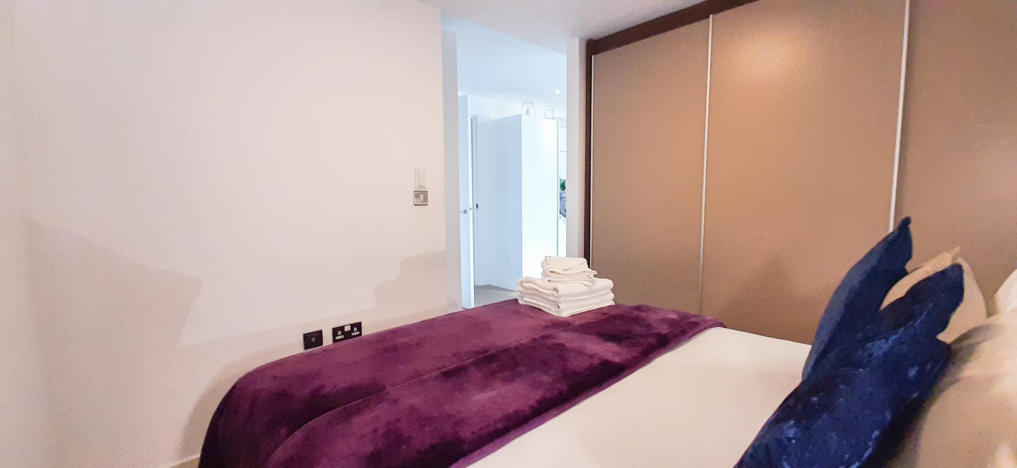 Comfy Studio with Balcony in Heart of Shoreditch 2