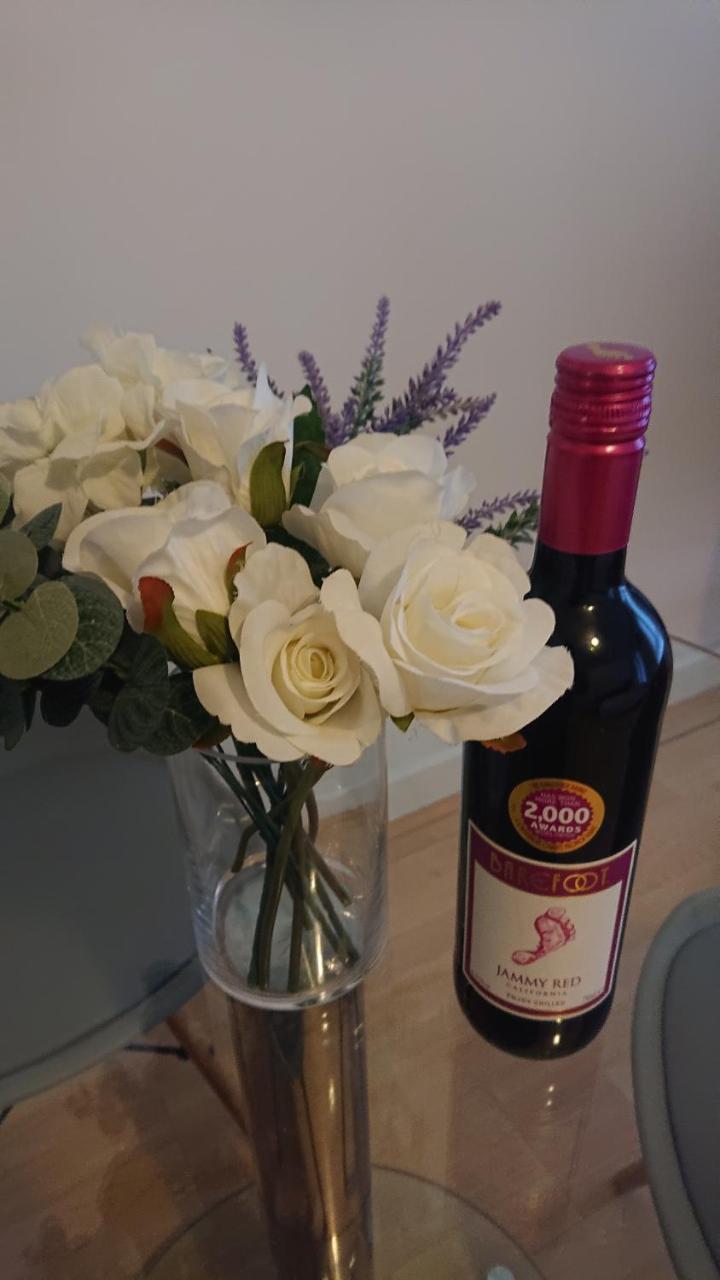 Bright, Nice Interior, Close To the City, 2 Bedroom Apartment 2