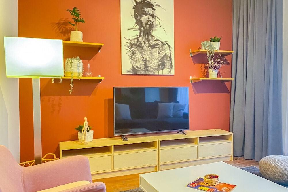 Sleek Flat Within Walking Distance To Pera Museum 1