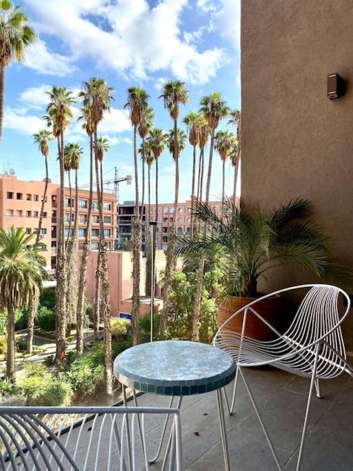 Rooftop Pool, Bright & Cozy Apartment in City Center