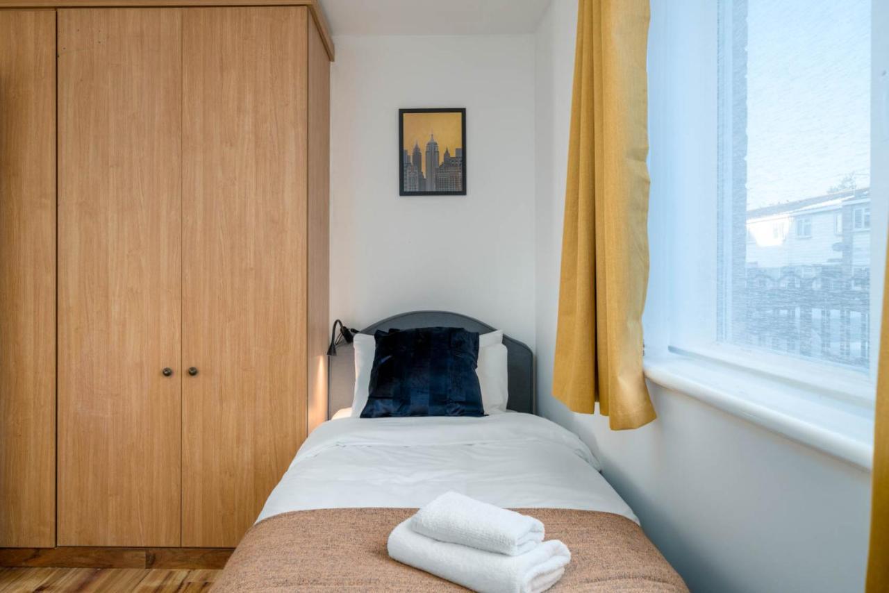 2 Bedroom Flat Near London Excel 2