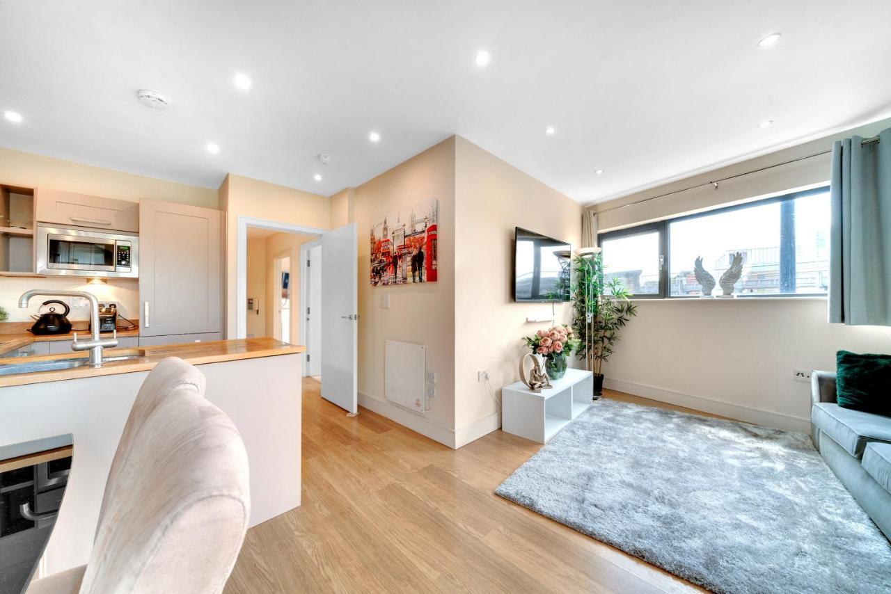 Modern 2bed 2bath Apartment Tower Bridge by London Bridge 2