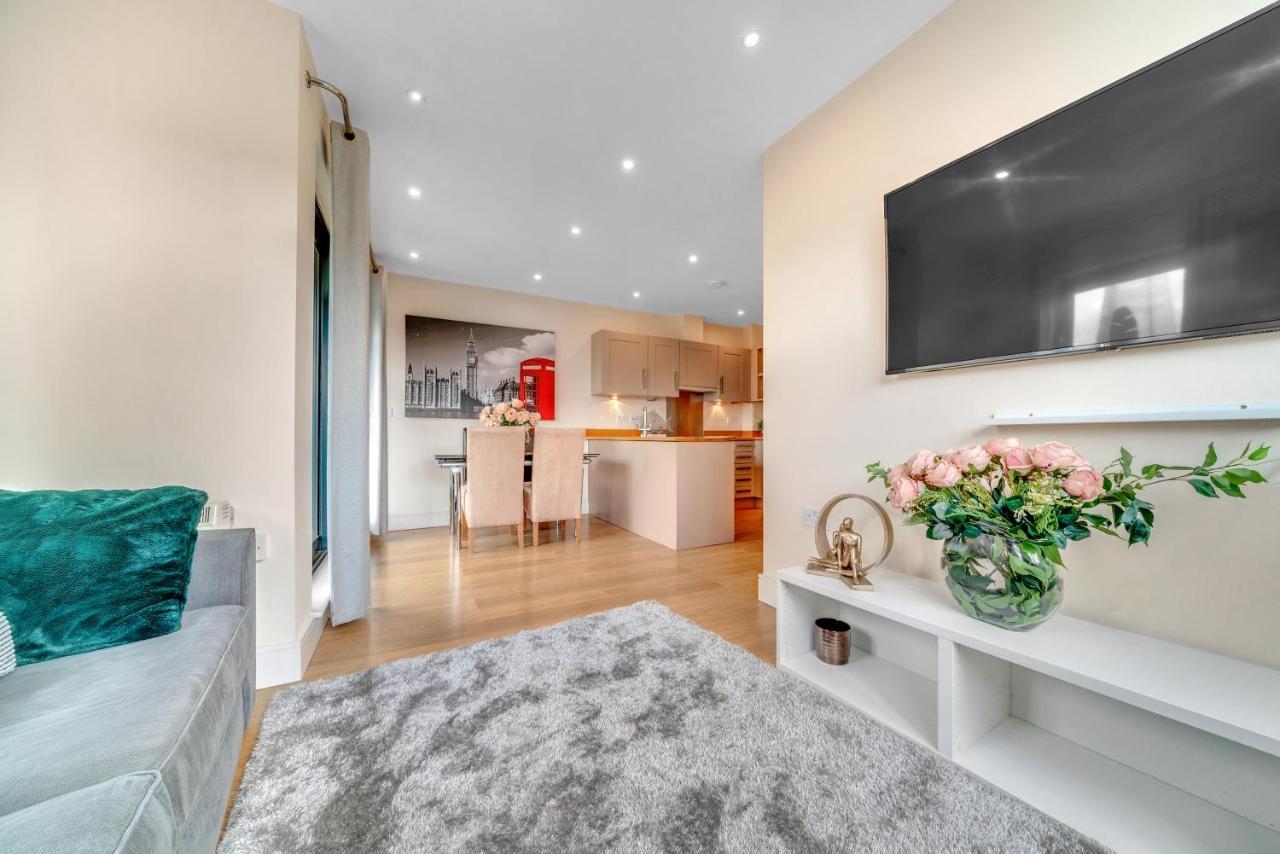 Modern 2bed 2bath Apartment Tower Bridge by London Bridge 1