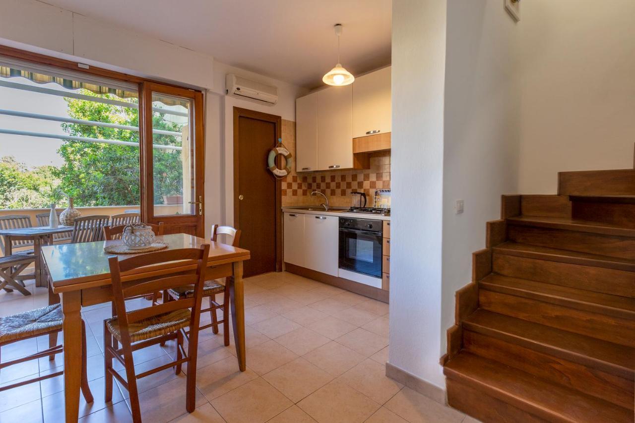 Dea Fertilia. Casa Indipendente Con Vista Mare. 1