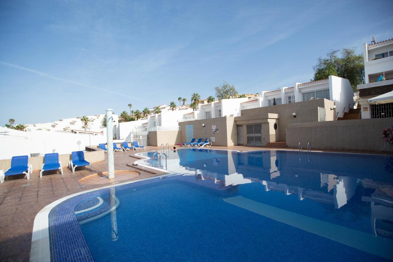 100 Island Village Julia 1