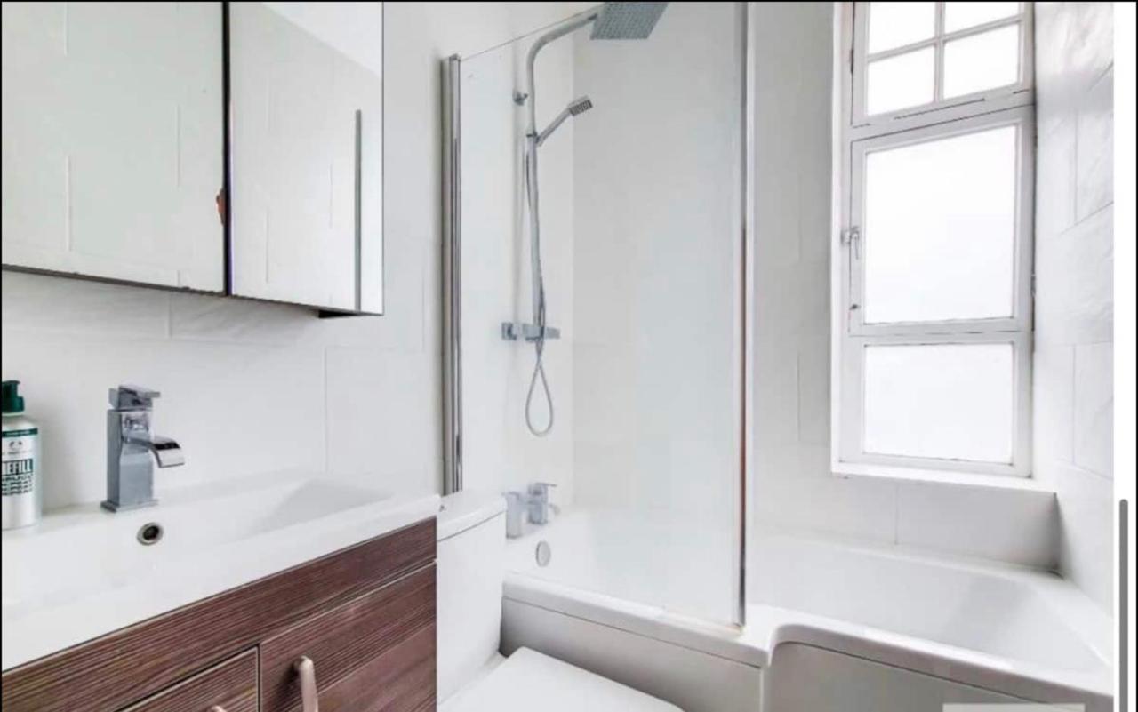 Oxford Street Family Apartment 1