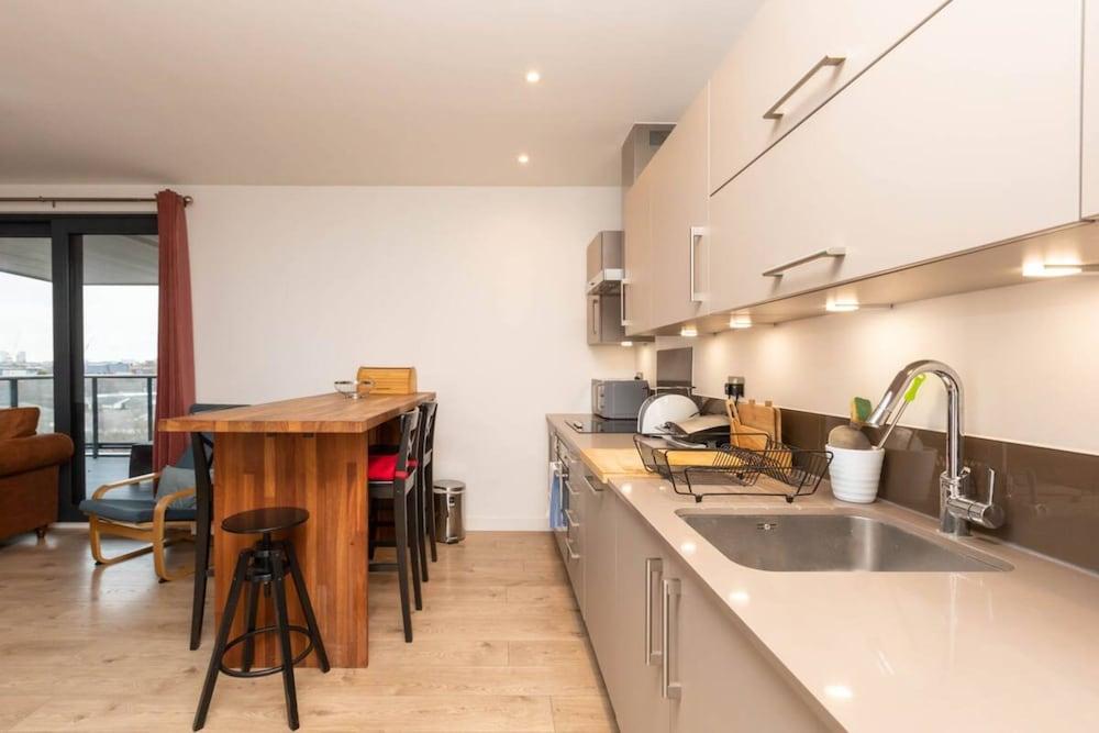 Spacious 2 Bedroom Flat with City Views in Bermondsey