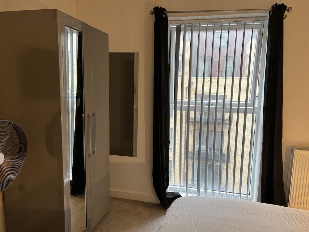 Inviting 1-Bed Apartment in London 2