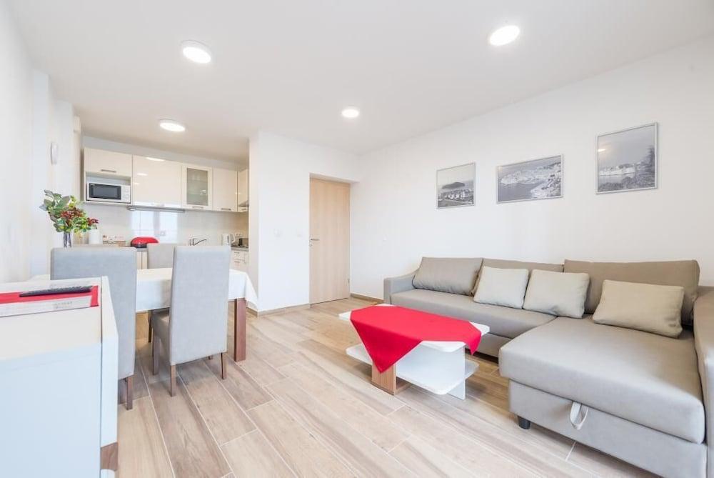 Apartment Luce Royal 1