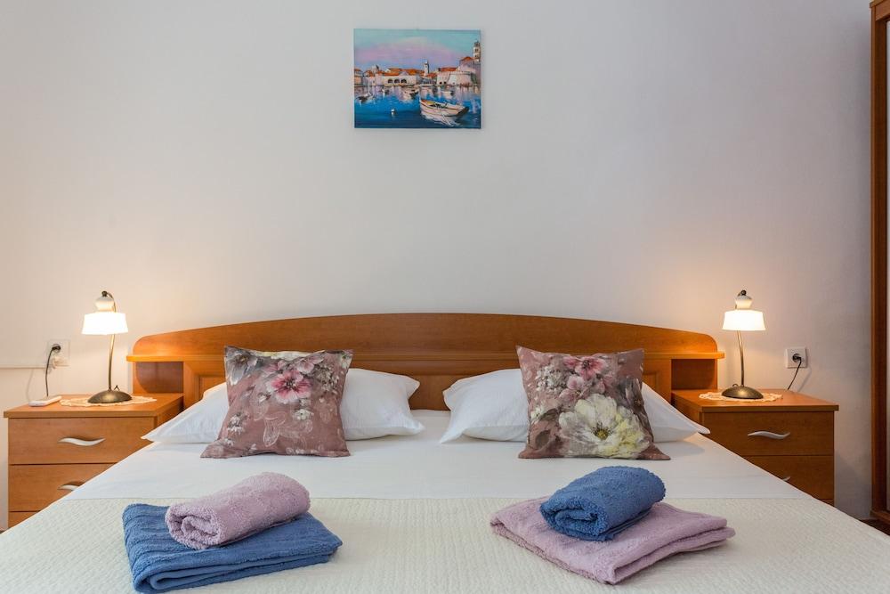 Sea View Apartments - Perovic