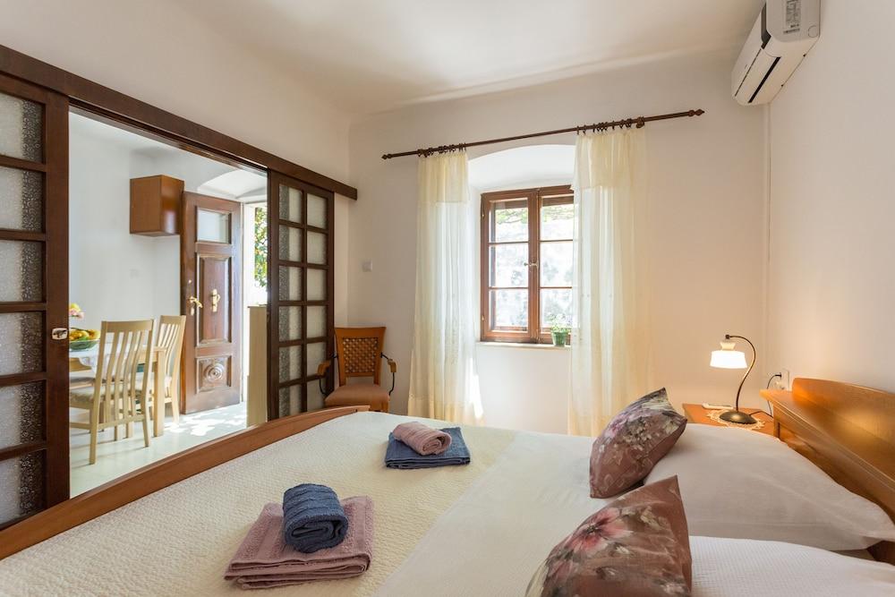 Sea View Apartments - Perovic 1