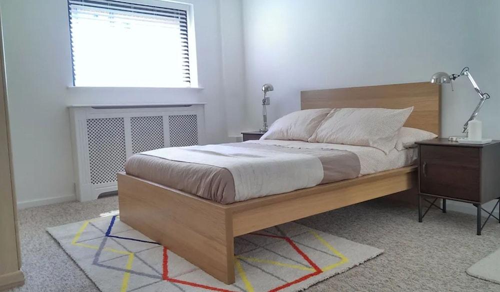 Radiant 2 Bedroom Apartment in East London 1