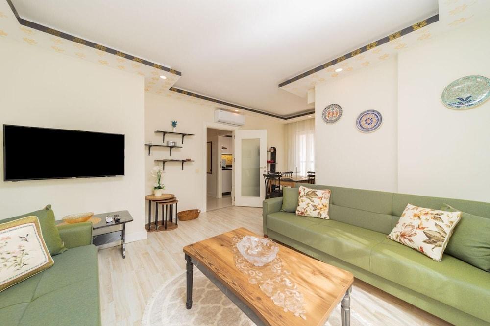 Excellent Flat Close To Kaleici in Muratpasa 2